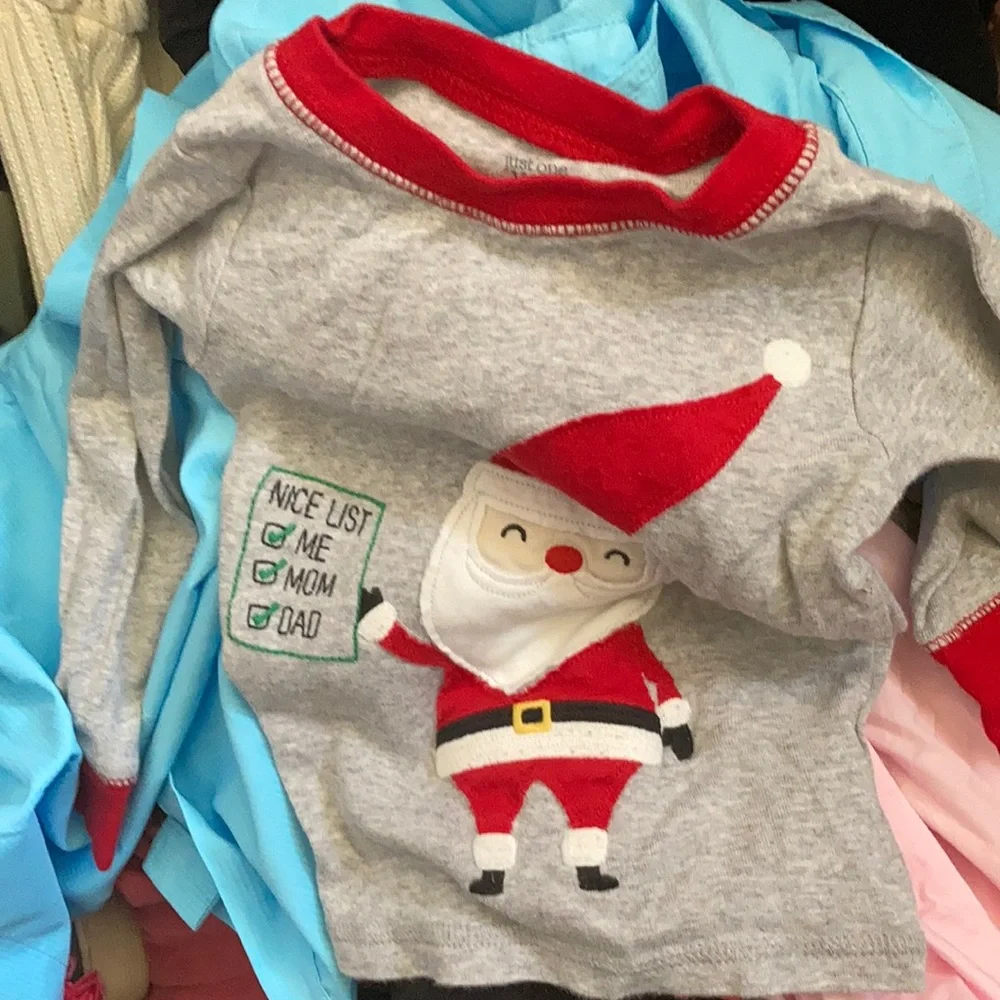 Toddlers’ just one you Santa Sleep Top (2T)